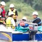 Menteri Koordinator Bidang Infrastruktur dan Pembangunan Kewilayahan Agus Harimurti Yudhoyono saat meninjau PLTS Terapung Cirata. (Instagram.com/agusyudhoyono)