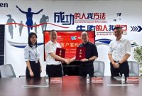 Photo&nbsp;of&nbsp;the&nbsp;two&nbsp;parties&nbsp;signing&nbsp;the&nbsp;agreement